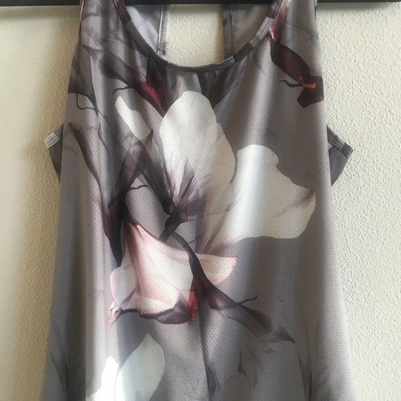 Fabletics Floral Bess Tank Top Mesh Workout Lightweight Gray Cutout Back Small - Picture 5 of 13